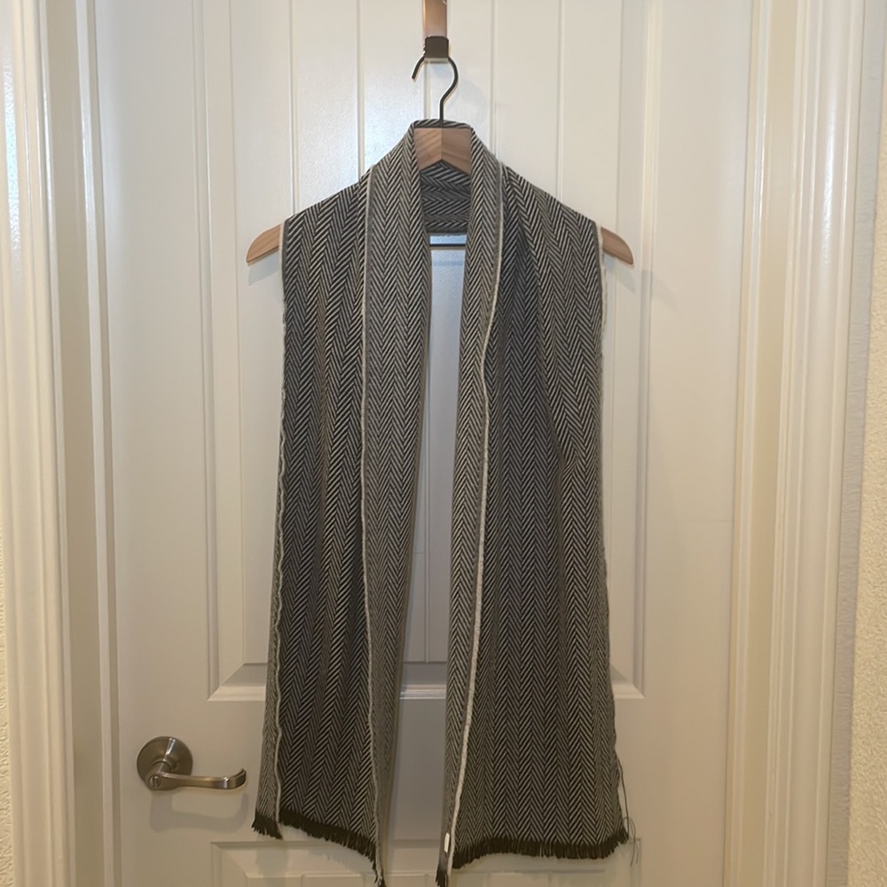 Classic Herringbone pattern woven scarf no brand, men’s or women’s - Picture 3 of 6